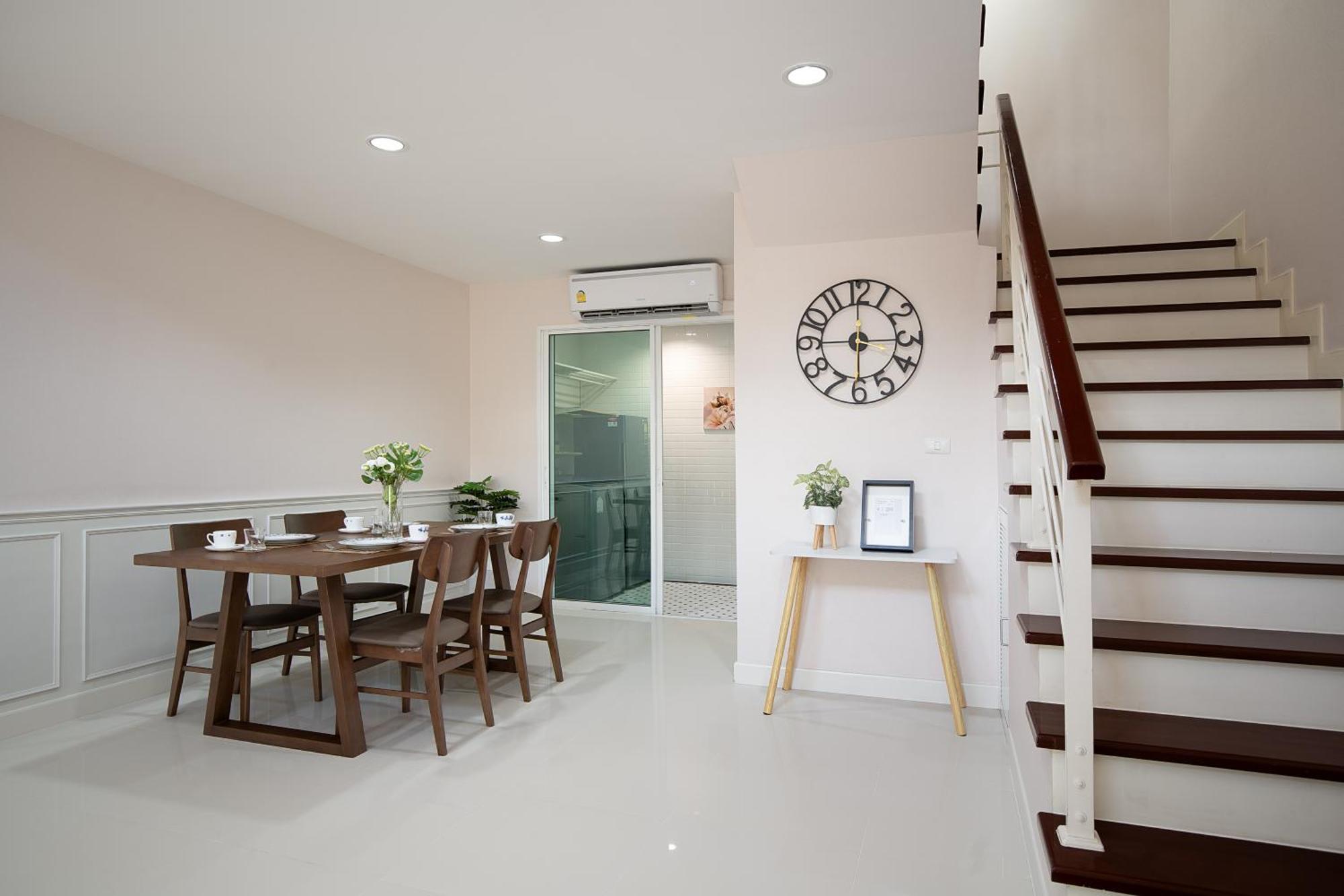 Latkrabangbishome Near Suvarnabhumi Airport ลาดกระบังบิซโฮม Vila
